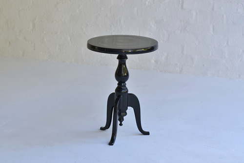 033 Side tables - black ornate